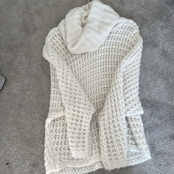 Slouchy cream/white turtleneck sweater - express size medium - Picture 3 of 4